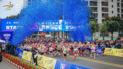 健康賦能每一步，揚子江龍鳳堂2025泰州馬拉松賽鳴槍開跑